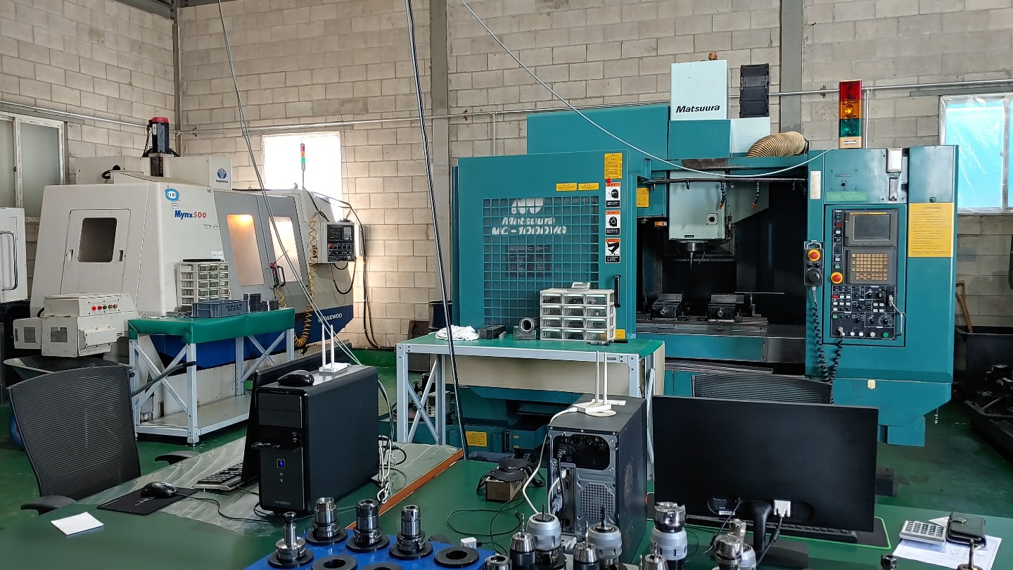 수직형 머시닝센터