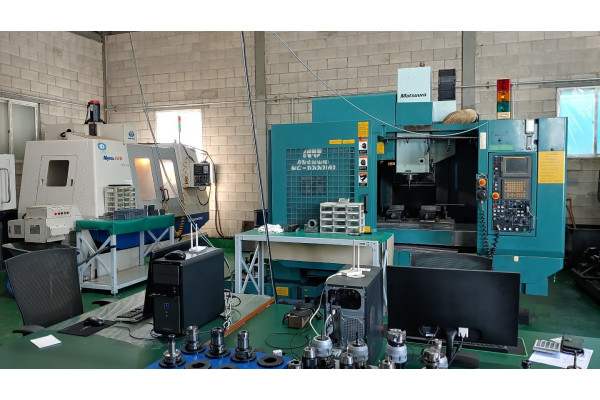 수직형 머시닝센터